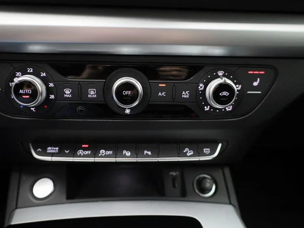 Audi Q5 (2023) — foto 16 van 44