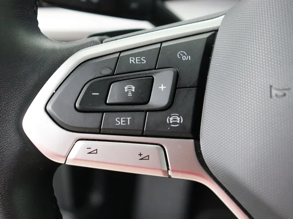 VOLKSWAGEN Golf (2024) — foto 9 van 27