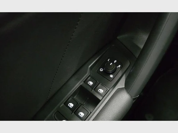 Volkswagen Tiguan (2021) — foto 16 van 30