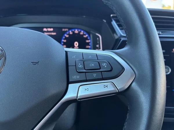 VOLKSWAGEN Touran (2023) — foto 11 van 23