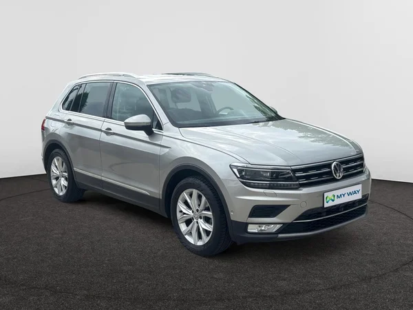 VOLKSWAGEN Tiguan (2017) — foto 22 van 24
