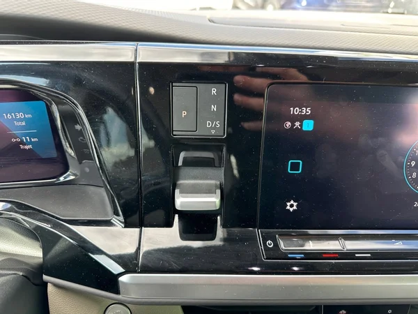 VOLKSWAGEN Multivan T7 Long (2024) — foto 4 van 24