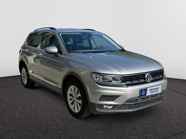 VOLKSWAGEN Tiguan (2018) — foto 15 van 18