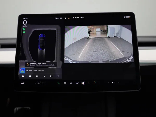 Tesla Model 3 (2022) — foto 22 van 46