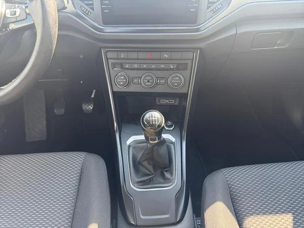 VOLKSWAGEN T-Roc (2019) — foto 8 van 18