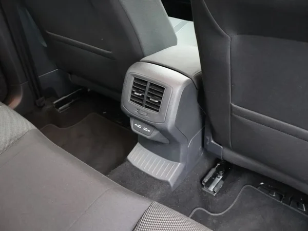 Volkswagen T-Roc (2024) — foto 14 van 28