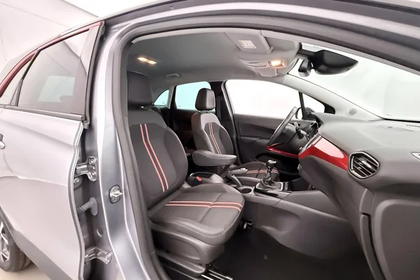 Opel Crossland (2022) — foto 14 van 31