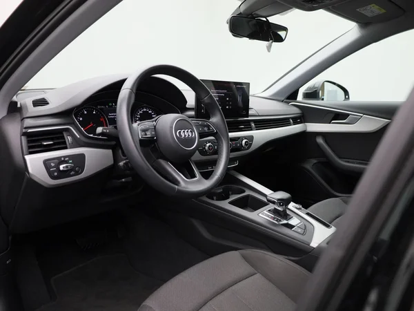 Audi A4 (2023) — foto 30 van 42