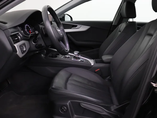 AUDI A4 (2019) — foto 2 van 29