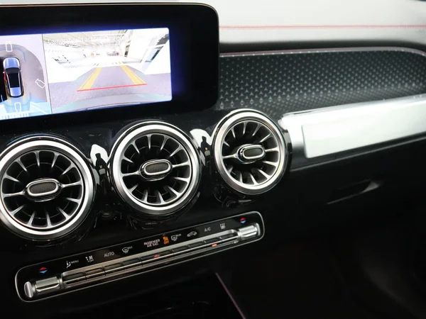 Mercedes-Benz EQB (2025) — foto 6 van 28