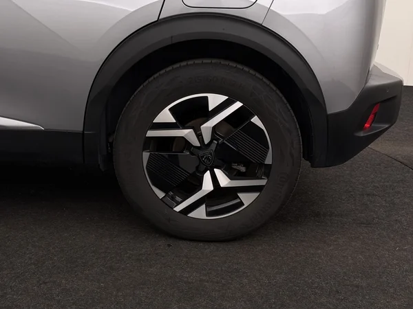 PEUGEOT e-2008 (2025) — foto 7 van 29