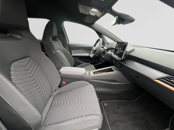 CUPRA Born (2025) — foto 13 van 24