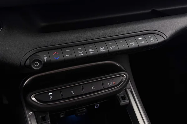 Jeep E-Avenger (2025) — foto 2 van 24