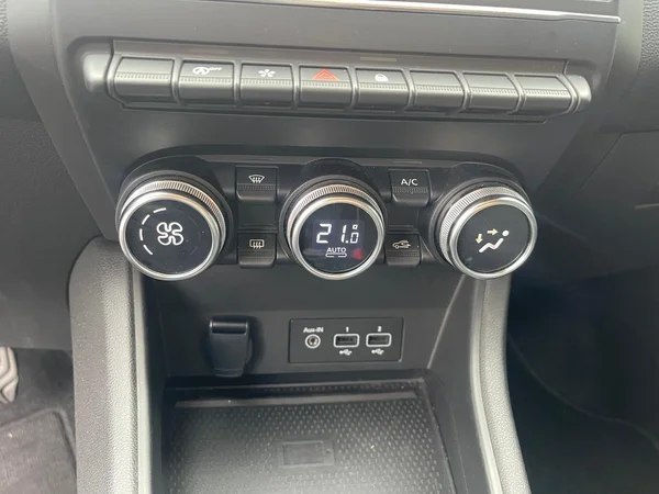 Renault Captur (2023) — foto 15 van 15