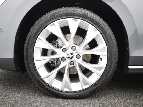 SKODA Superb Combi Dsl (2024) — foto 4 van 24