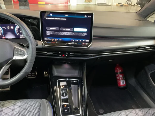 VOLKSWAGEN Golf VIII SW (2025) — foto 3 van 22