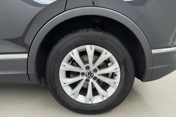 Volkswagen Tiguan (2021) — foto 14 van 17