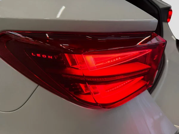 CUPRA Leon ST e-Hybrid (PHEV) (2026) — foto 3 van 24