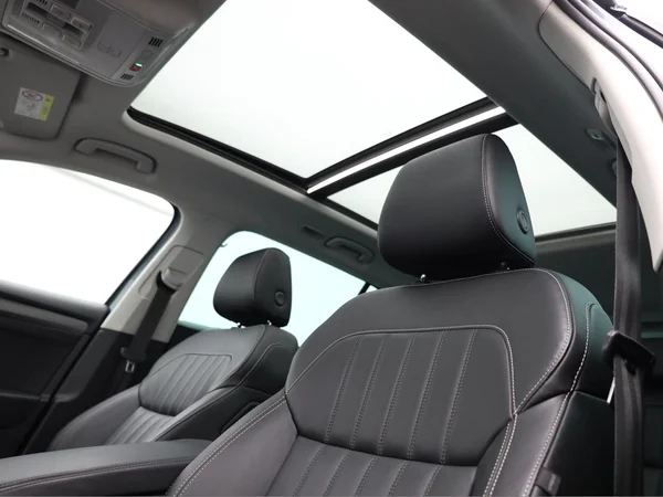 SKODA Superb Combi (2019) — foto 9 van 23