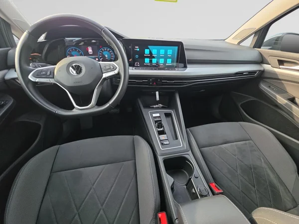 VOLKSWAGEN Golf VIII SW (2023) — foto 2 van 24