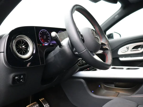 Mercedes-Benz CLA (2025) — foto 3 van 31