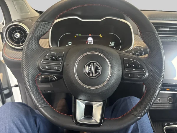 MG ZS (2024) — foto 2 van 15