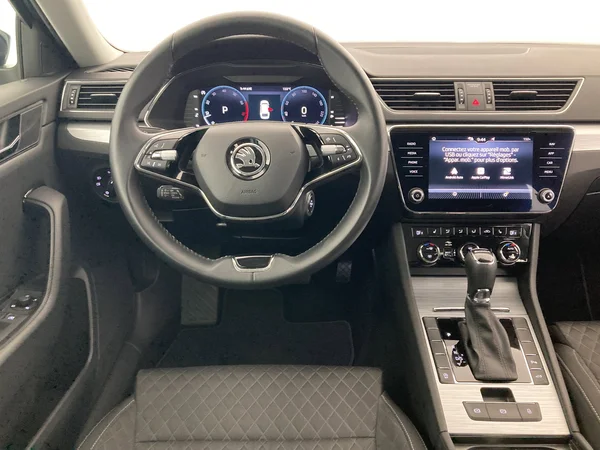 SKODA Superb Combi (2023) — foto 10 van 36