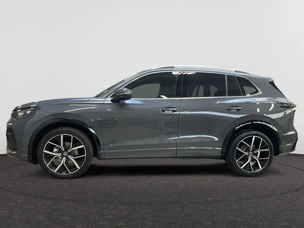 VOLKSWAGEN Tiguan (2024) — foto 12 van 15