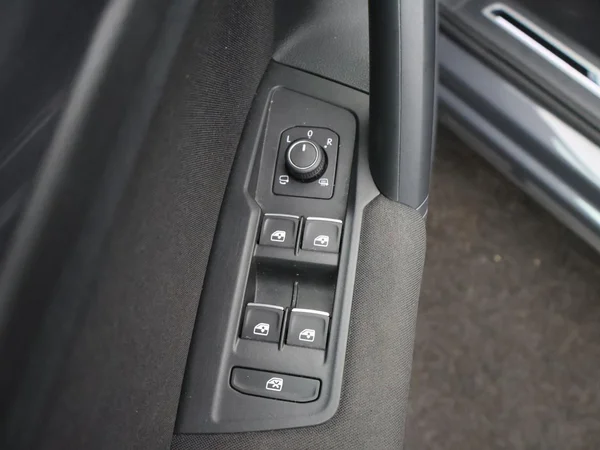 VOLKSWAGEN Tiguan Dsl (2022) — foto 13 van 29
