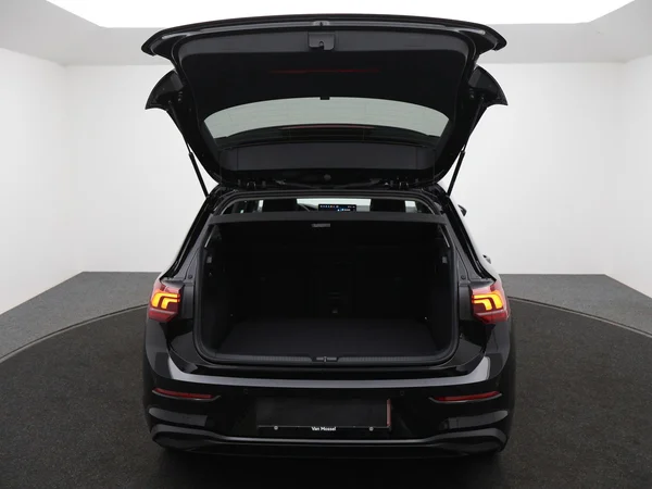 VOLKSWAGEN Golf VIII (2026) — foto 4 van 25
