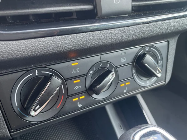 SKODA Kamiq (2024) — foto 8 van 19