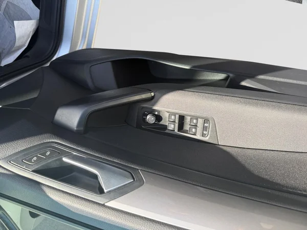 VOLKSWAGEN Touran (2021) — foto 5 van 21