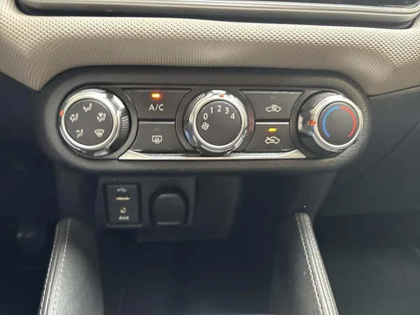 Nissan Micra (2018) — foto 7 van 18