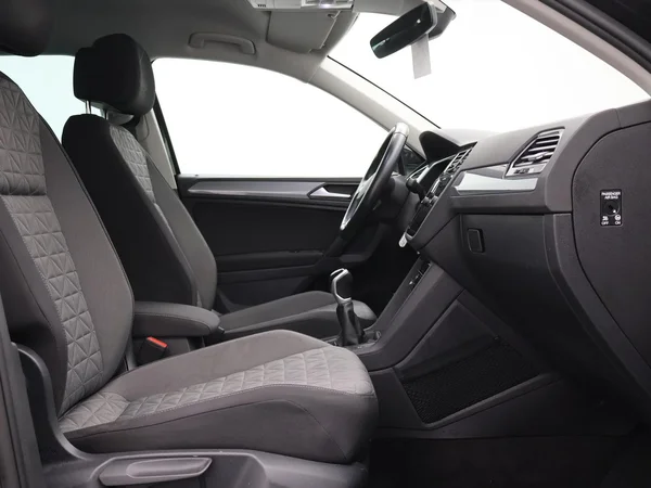 VOLKSWAGEN Tiguan (2022) — foto 3 van 25