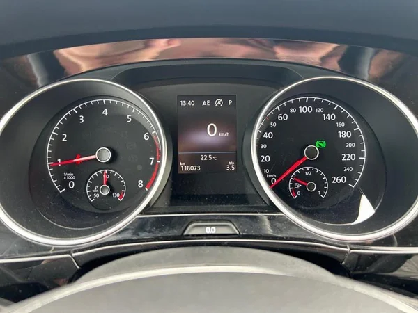 VOLKSWAGEN Touran (2020) — foto 6 van 33