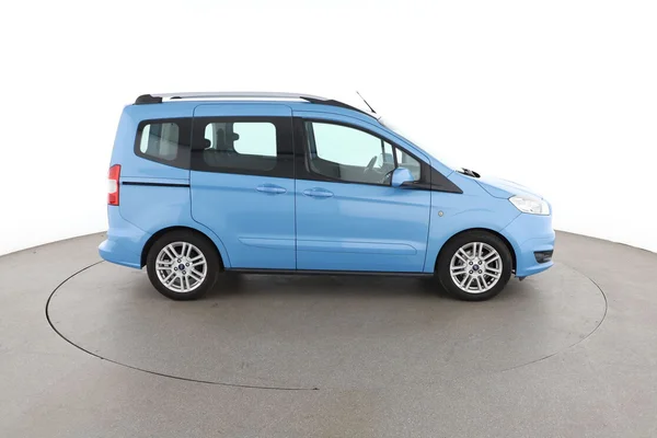 Ford Tourneo (2017) — foto 13 van 16