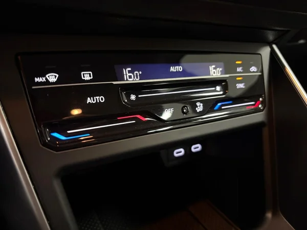 VOLKSWAGEN Polo (2022) — foto 3 van 16