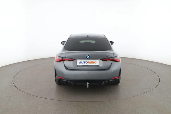 BMW i4 (2022) — foto 11 van 16