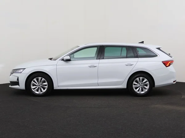 SKODA Octavia Combi (2024) — foto 14 van 19