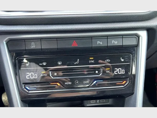 Volkswagen T-Roc Cabriolet (2023) — foto 16 van 36