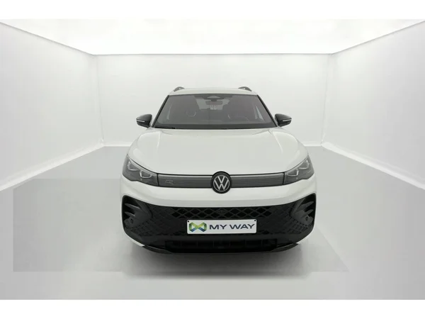 VOLKSWAGEN Tiguan (2025) — foto 12 van 33