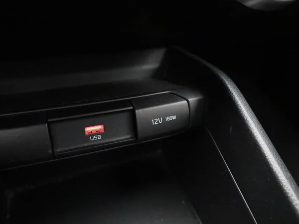 Kia Stonic (2023) — foto 16 van 38