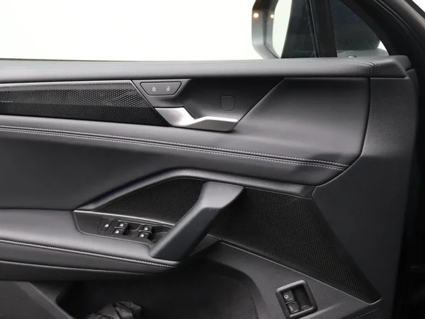 VOLKSWAGEN Tiguan eHybrid (PHEV) (2026) — foto 4 van 21