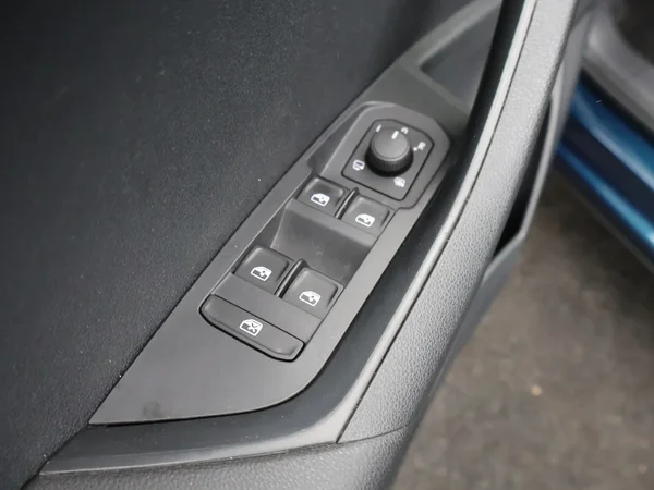 Škoda Karoq (2023) — foto 8 van 24
