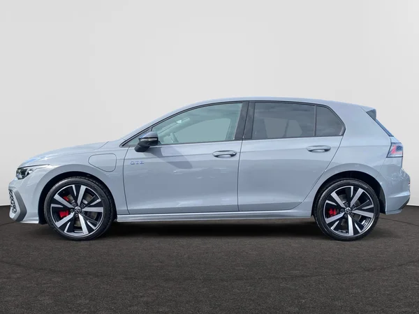 VOLKSWAGEN Golf VIII GTE (2024) — foto 5 van 16