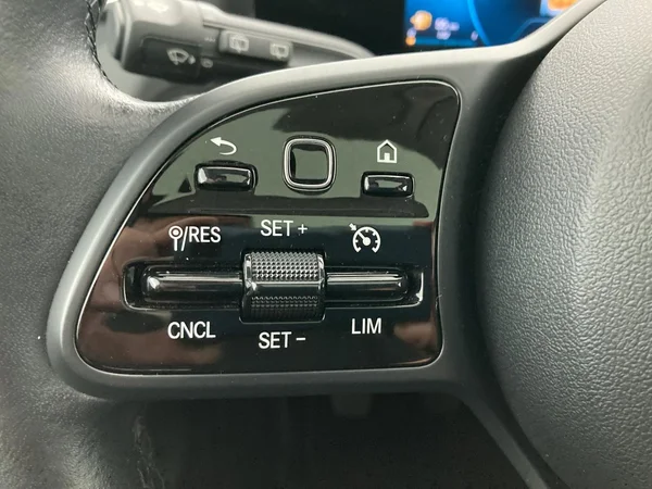 MERCEDES-BENZ B 180 (2022) — foto 9 van 36
