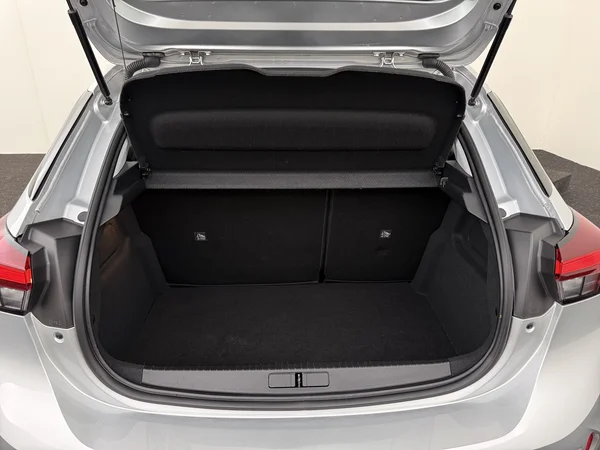 OPEL Corsa (2023) — foto 8 van 26