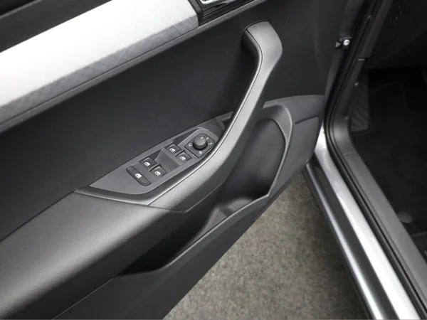 SKODA Karoq (2022) — foto 6 van 21