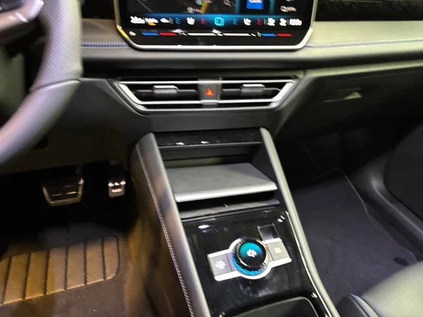 VOLKSWAGEN Tiguan (2025) — foto 20 van 24
