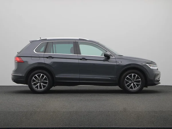 VOLKSWAGEN Tiguan (2022) — foto 19 van 21